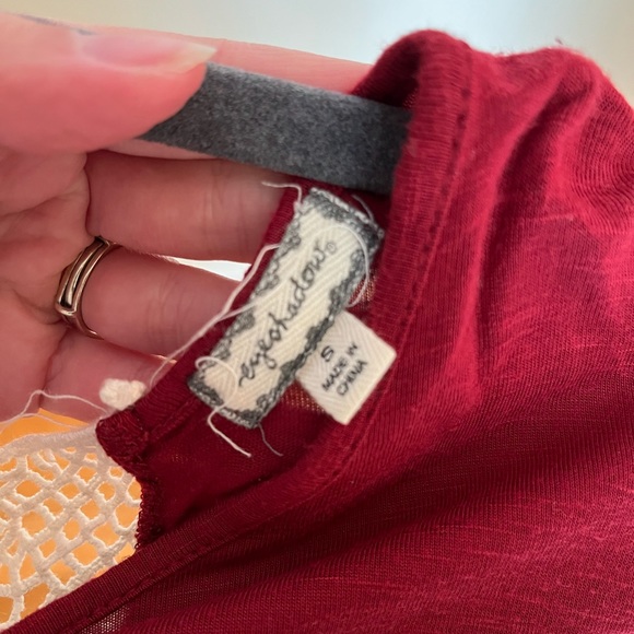 Quarter sleeve lace open back shirt - Picture 3 of 4